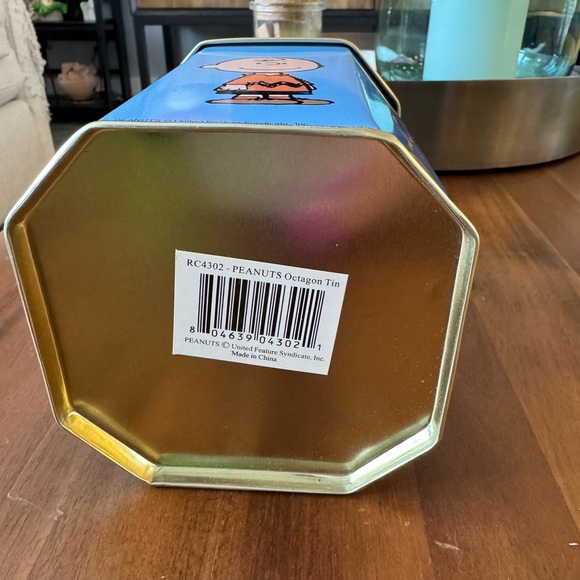 Peanuts Octagon Collectible Tin Container - Picture 7 of 9